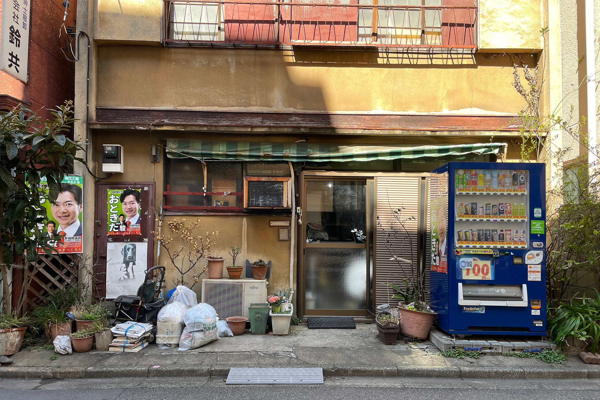 Back street in Tokyo